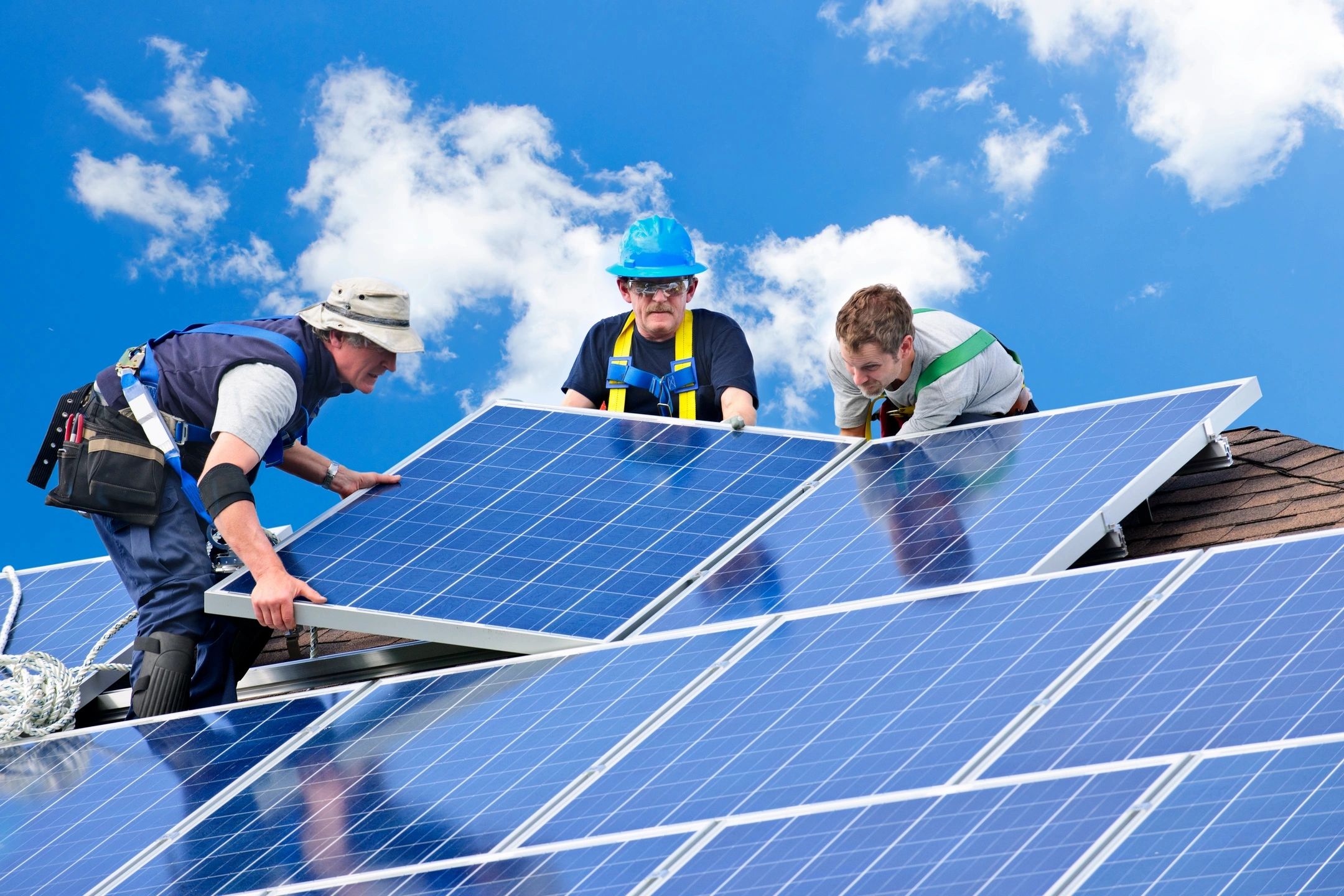 China Commissioned A Record 104.9 GW Of Solar Capacity In The First Four Months Of 2025